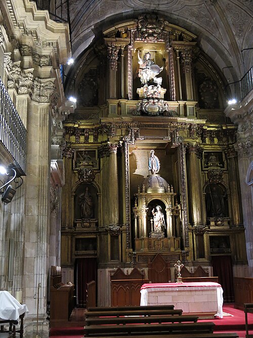 Interior de la Capilla de Santa Bárbara de la Catedral de Oviedo