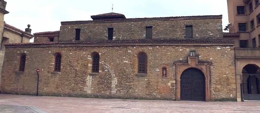 Iglesia de San Tirso - Ejemplo de arquitectura religiosa en Oviedo