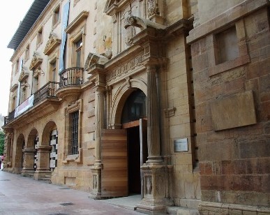 Claustro del Museo Arqueológico de Asturias en Oviedo