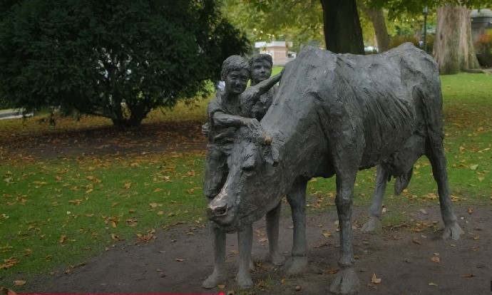 Escultura 'Adiós Cordera' en el Parque San Francisco