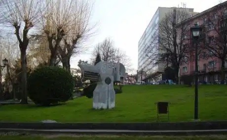 Área infantil y zona verde del Campillín en Oviedo